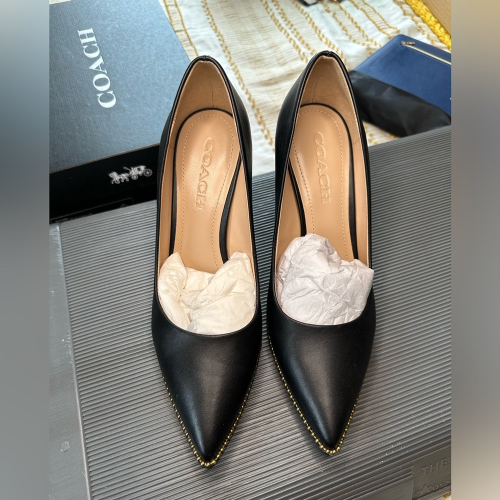 Coach Waverly 85 black pump